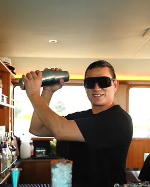 Arnie-Bartender Annabelle - Deckhand